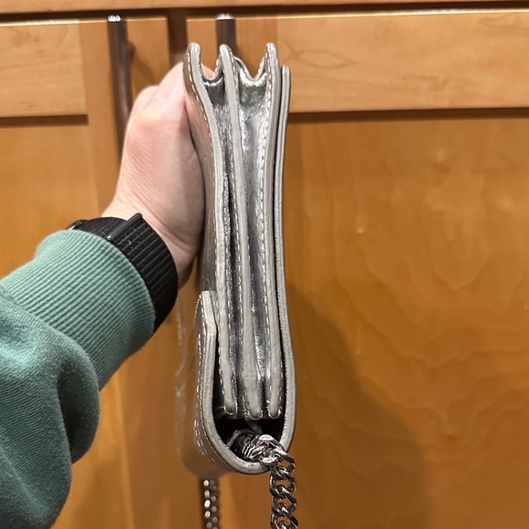 Alexander McQueen silver leather clutch bag with a chain strap-COA included - Picture 11 of 15